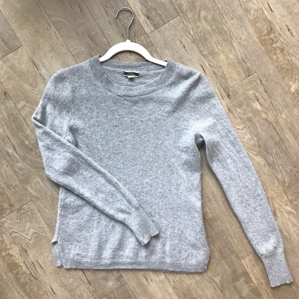 Women’s small cashmere sweater